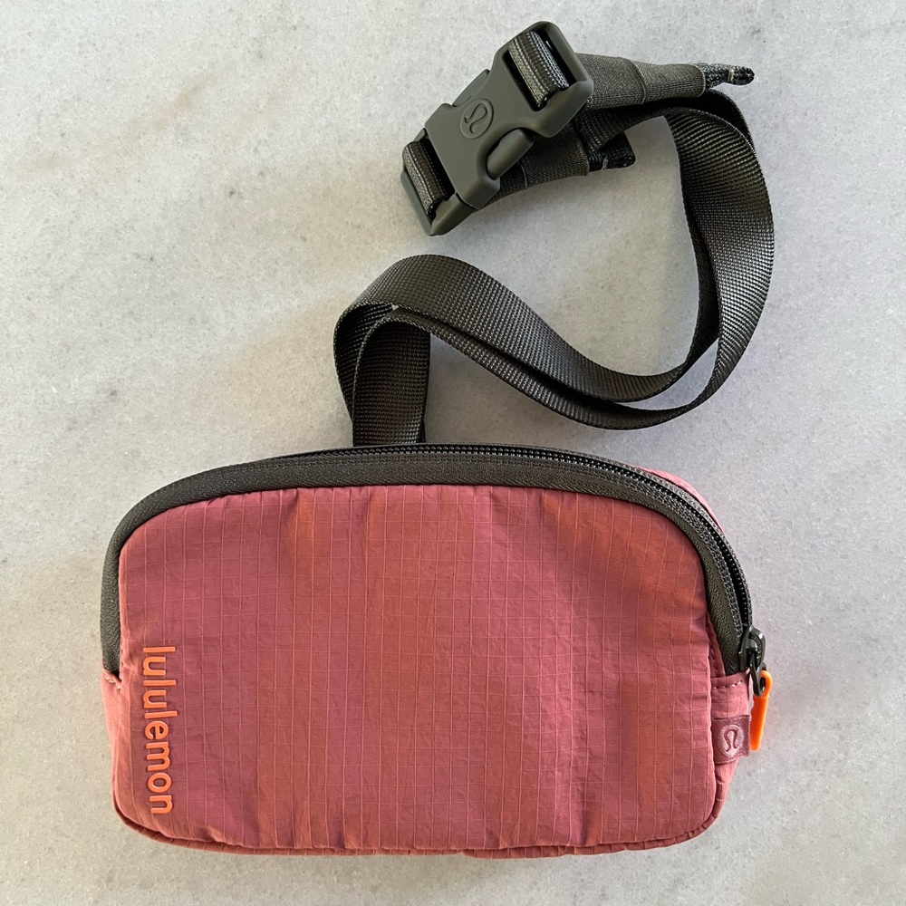 Lululemon Everywhere Belt Bag